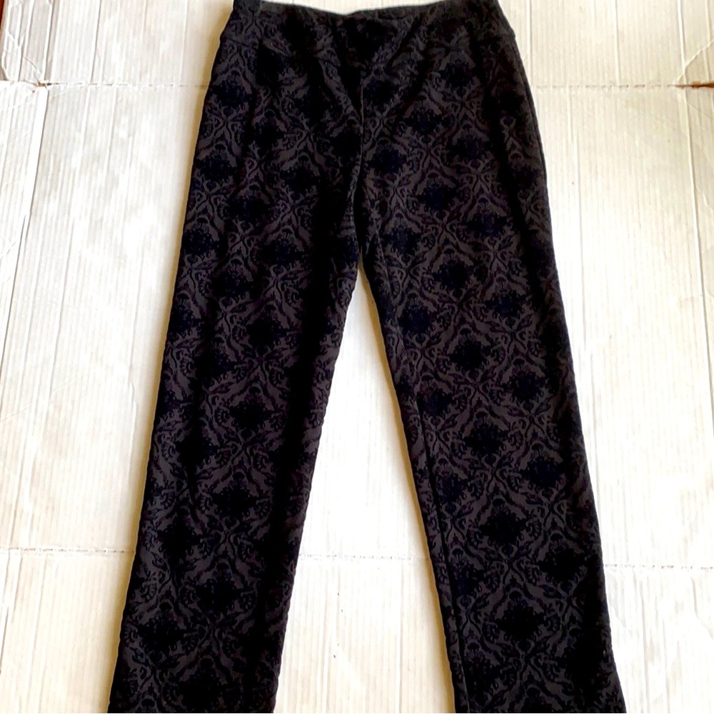 New Directions Petite Women Black Velour Embossed Pull-on Pants